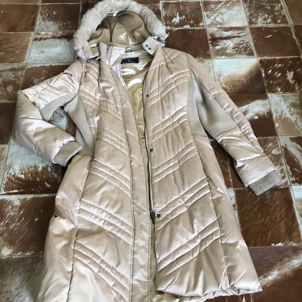 Excellent condition winter 🥶 long 🧥 coat!  Designed by George Palomera